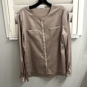 Gold T Tahari blouse ⭐️